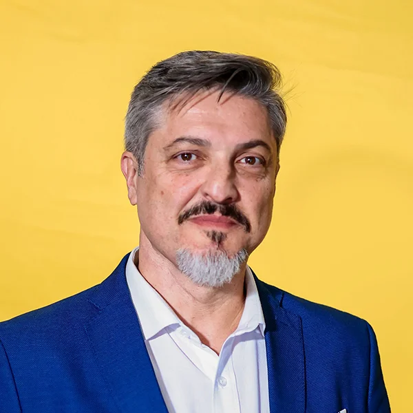 Rogério Artoni is Founder and Executive Director of Race Communications, a multidisciplinary communications and public relations agency in Brazil. With over 20 years of experience in communications, Rogério serves companies in various industry setors with communication services ranging from media relations and training, through social media management to internal communications. He seeks to expand Race Communications’ outreach in and out of Brazil. In 2016 and 2017, Rogério was named one of 350 most influential public relations professionals in the world by PRWeek magazine.